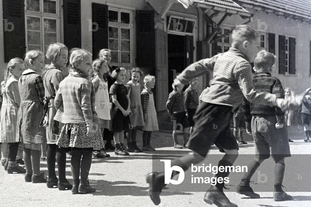 A school class in the Black Forest, Germany 1930s (b/w photo)