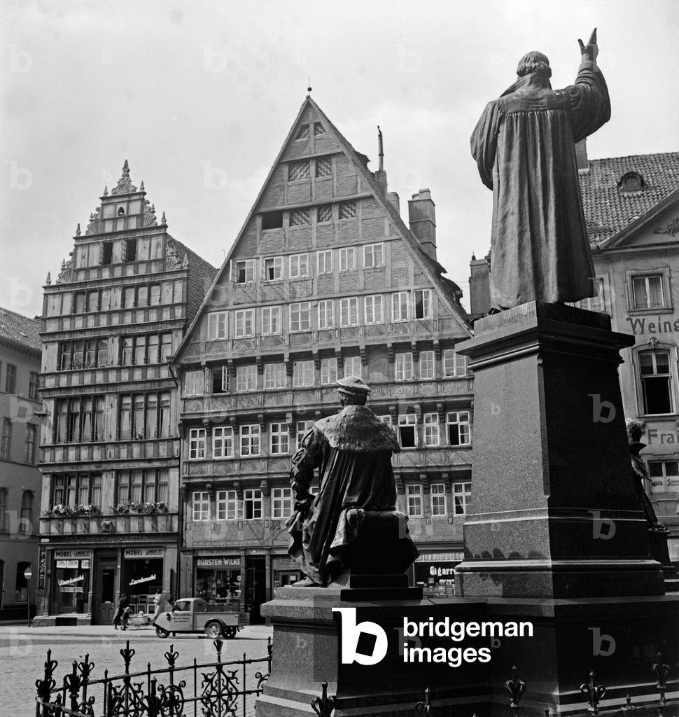 Martin Luther monument near the old market church at Hanover, Germany 1930s (b/w photo)