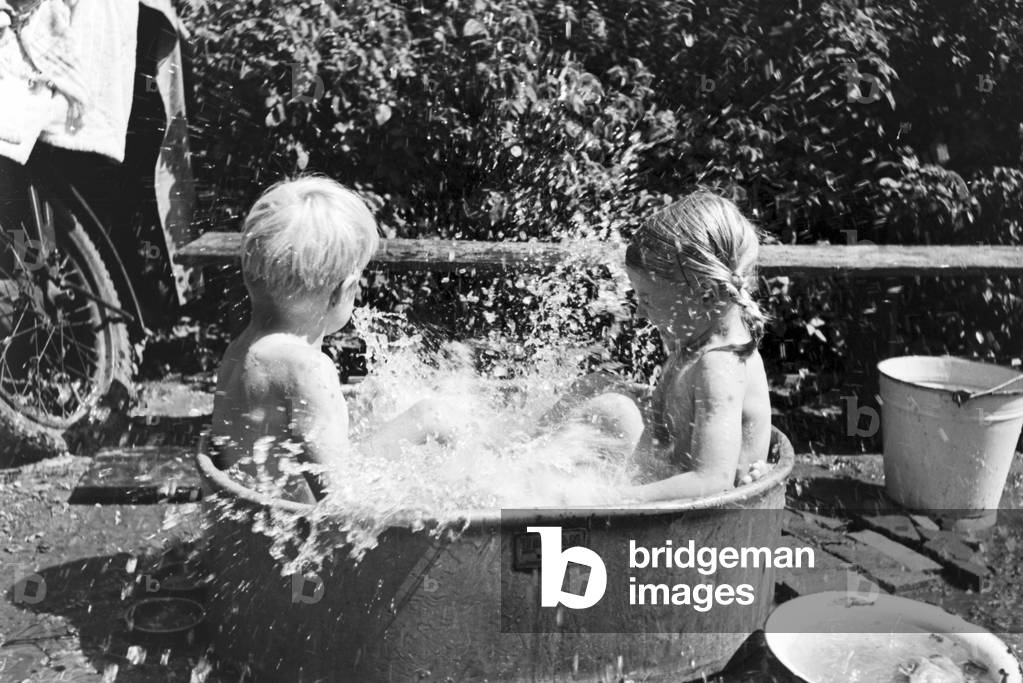 A family in their garden, Germany 1930s (b/w photo)