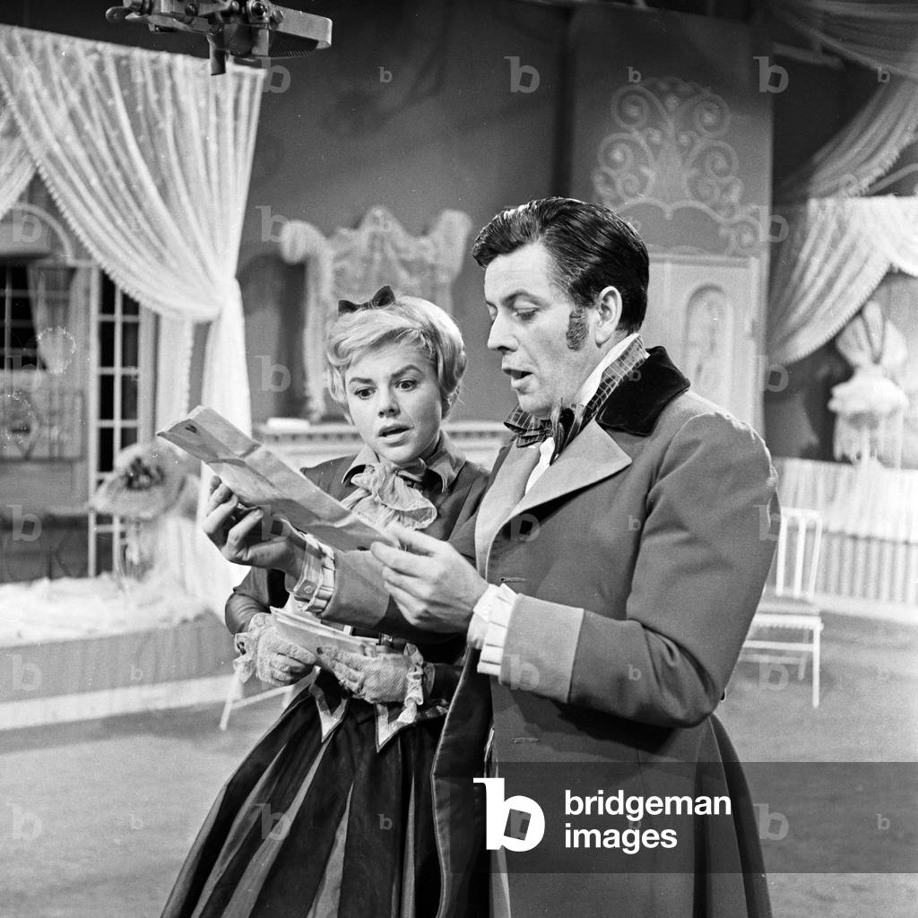 Singing couple at an operetta performance, Germany 1950s