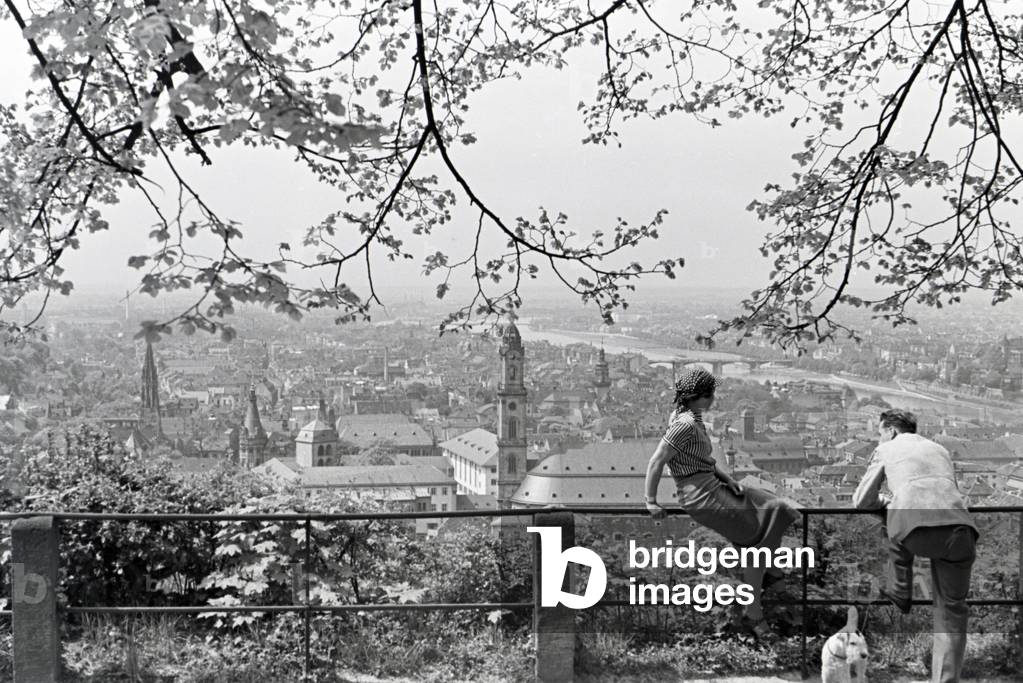 An excursion to Heidelberg, Germany 1930s (b/w photo)