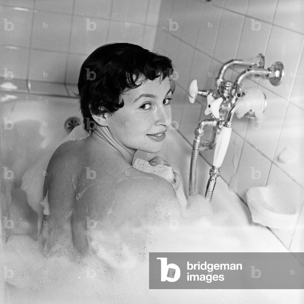 Young Ruth Drasy sitting in her bathtub, Germany 1950s