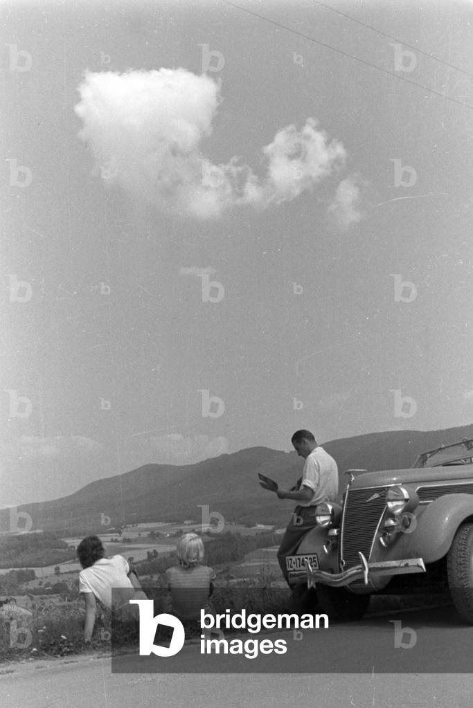 A trip to the Bohemian Forest with the Ford V8, Germany 1930s (b/w photo)