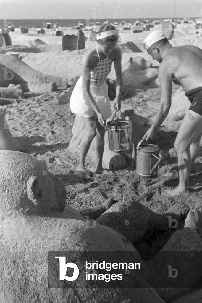 Vacation at the Baltic Sea, Germany 1930s (b/w photo)