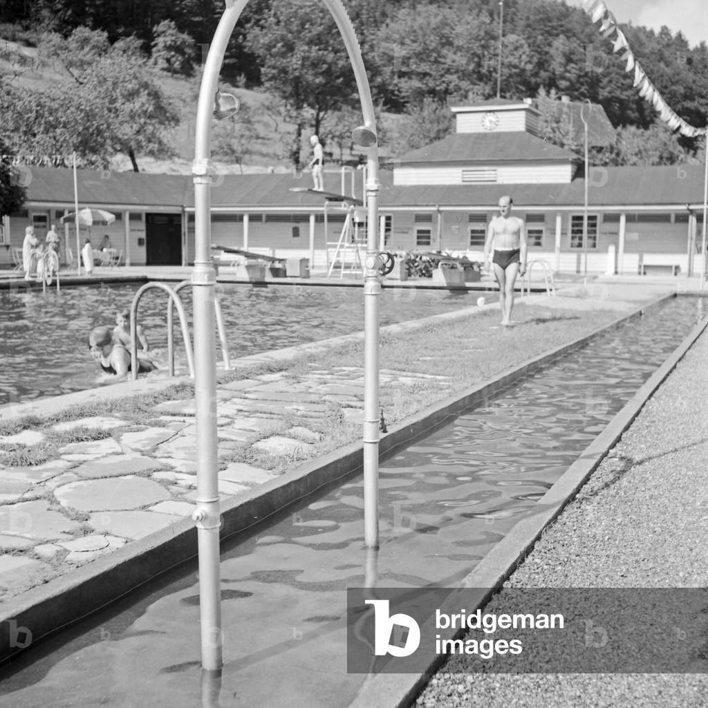 People at a public pool, Germany 1930s (b/w photo)