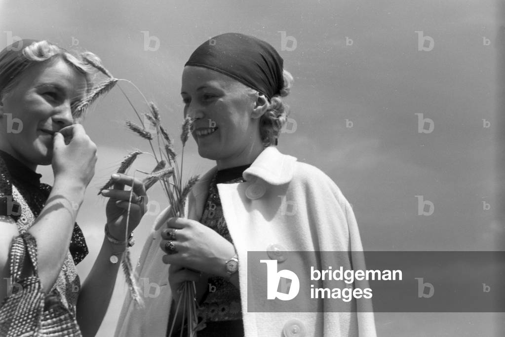Vacations on Westerland, Germany 1930s (b/w photo)