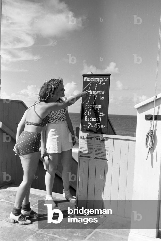 Vacations on Westerland, Germany 1930s (b/w photo)