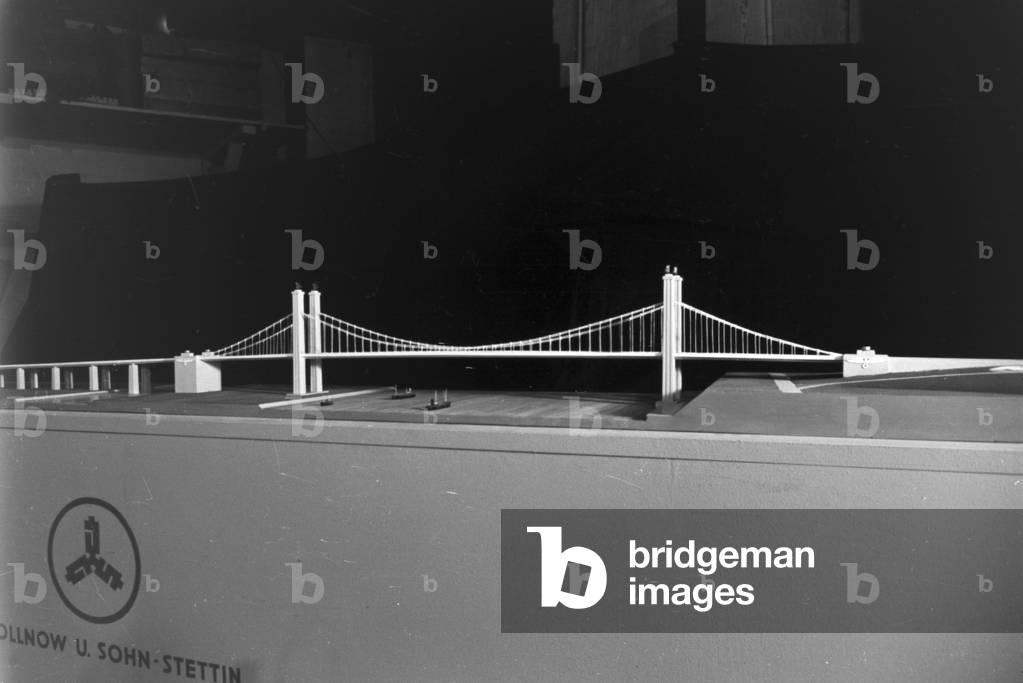 Model of a planned bridge produced by bidge construction company J. Gollnow & Sohn at Stettin, Germany 1930s (b/w photo)