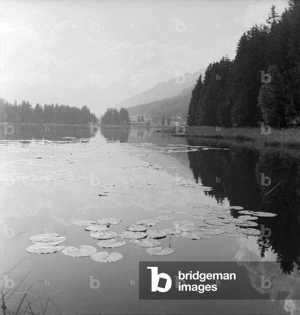A trip to lake Schwarzsee near Kitzbühel in Tyrol, Germany 1930s (b/w photo)
