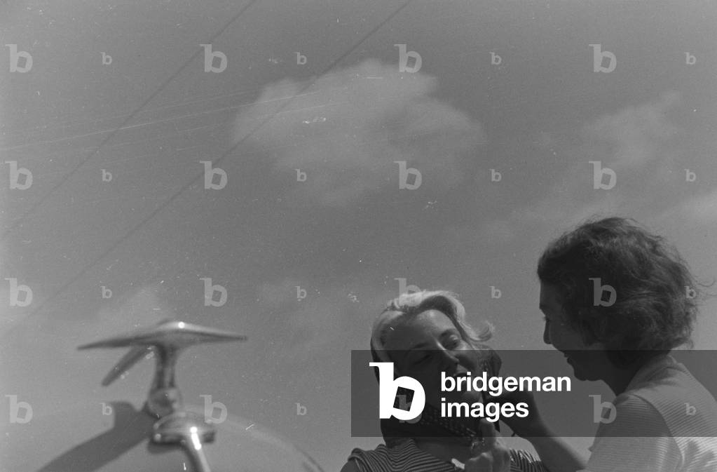 A ride with the Ford V8, Germany 1930s (b/w photo)