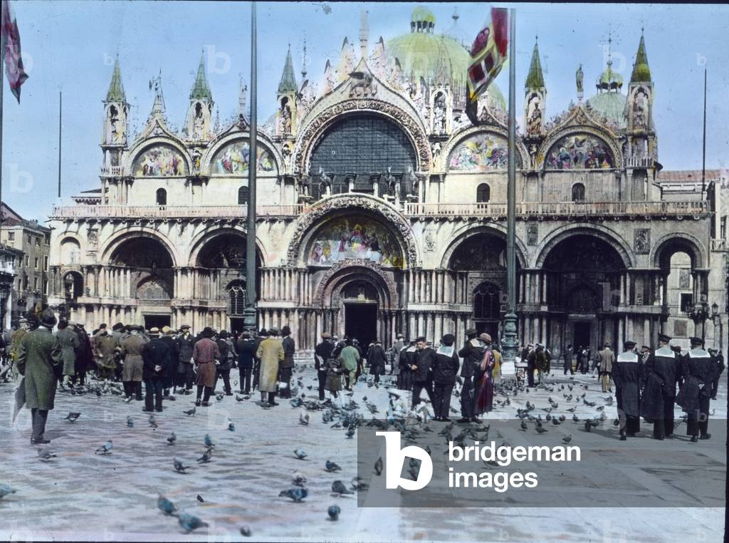 Italy, Venice, St. Mark's square and St. Mark's Basilica, image date: circa 1910. Carl Simon Archive