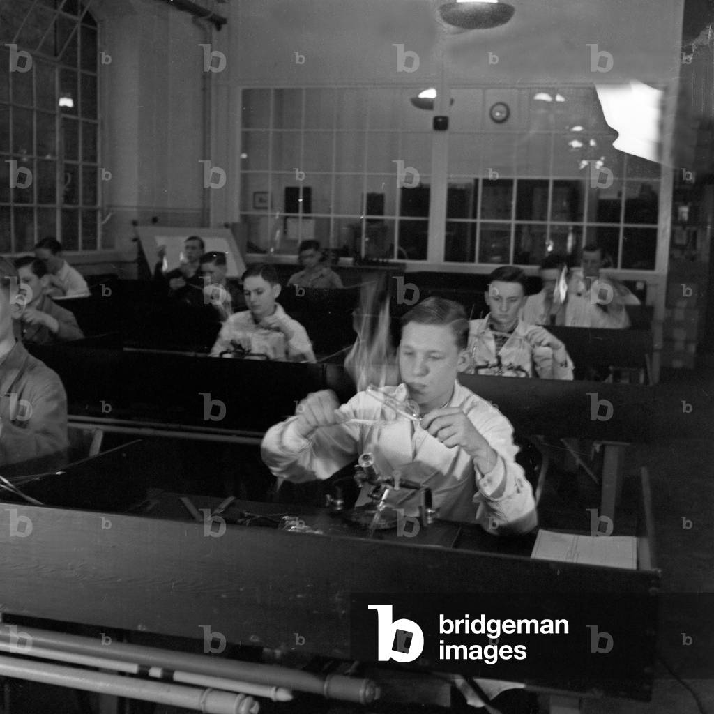 Glassblower as a competitor of the Reichsberufswettkampf contest 1937, Germany 1930s (b/w photo)