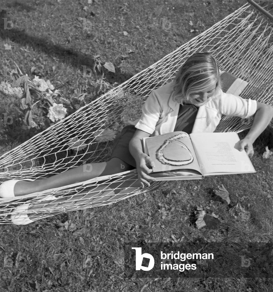 A young woman in the garden in summertime, Germany 1930s (b/w photo)