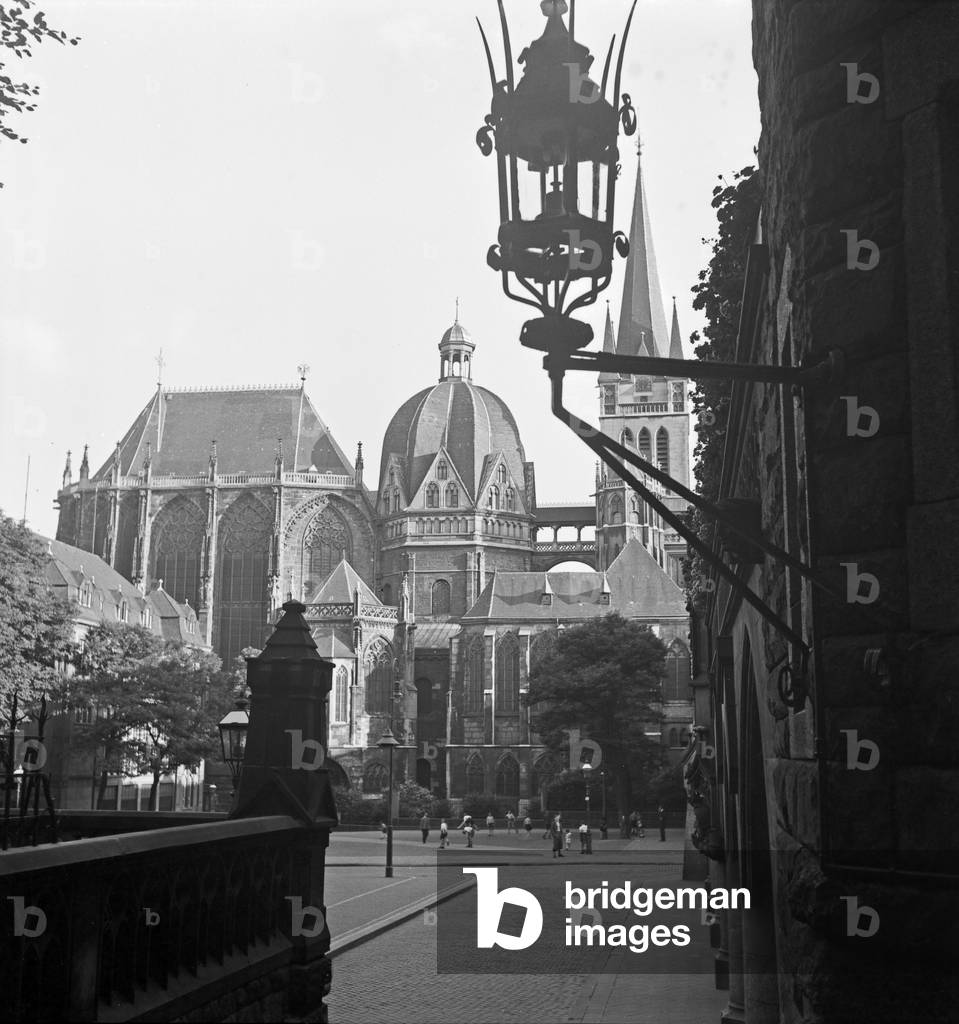 View over Kaschhof square to Aachen cathedral, Germany 1930s (b/w photo)