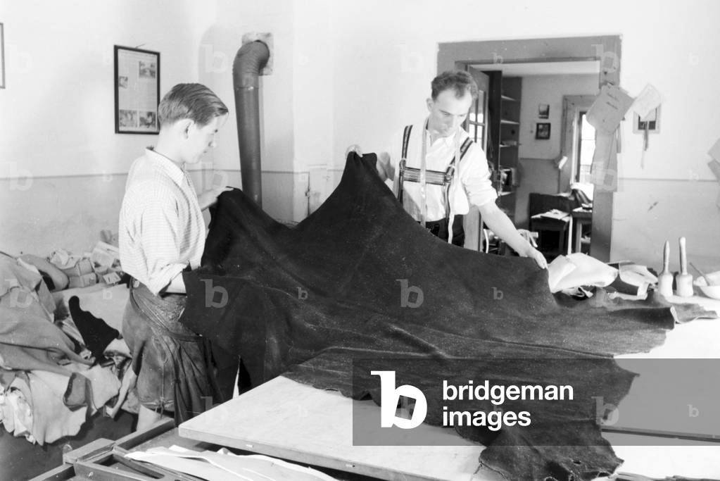 A tailor from Bad Tölz making Lederhosen, Germany 1930s (b/w photo)