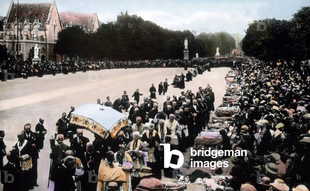 Sacrament procession at Lourdes