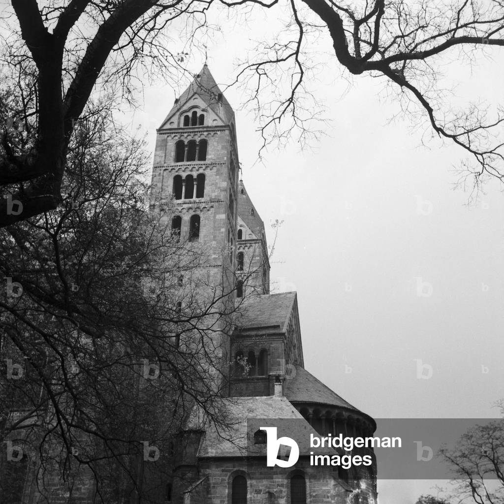 Choir with the twin towers of Speyer cathedral, Germany 1930s (b/w photo)