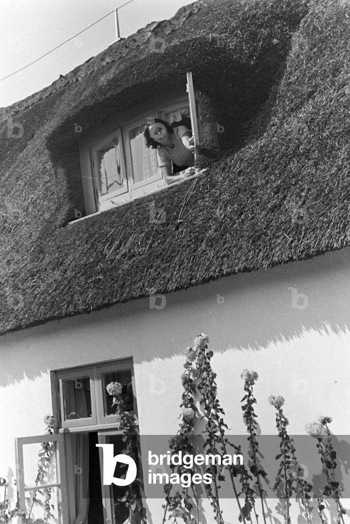 Vacation at the Baltic Sea, Germany 1930s (b/w photo)