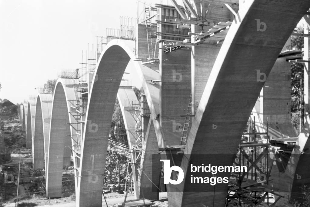 Construction of the motorway bridge near Stuttgart, Germany 1930s (b/w photo)