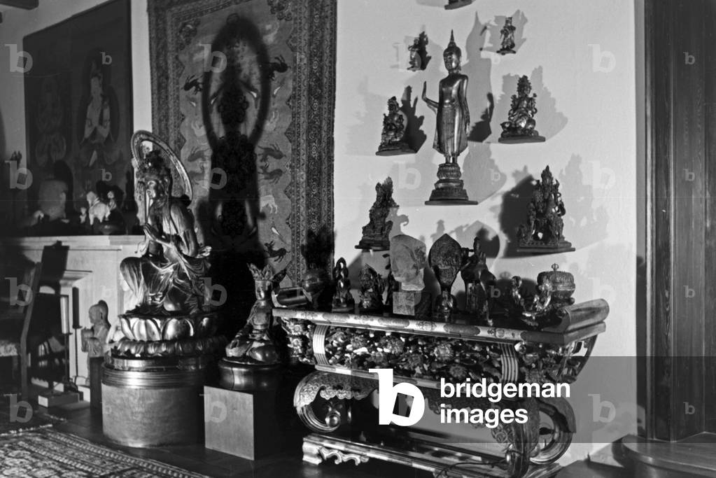 Buddha sculptures at the home of German actor Paul Wegener at Berlin, Germany 1930s (b/w photo)