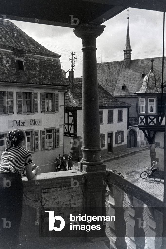An excursion to Deidesheim in the Palatinate, Germany 1930s (b/w photo)