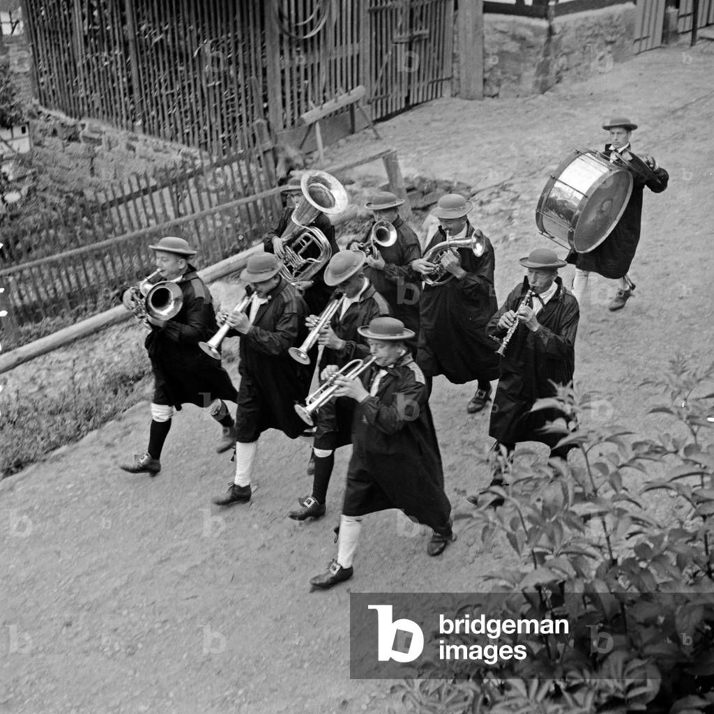 Brass band at a procession wearing the Western Hessian array of the Schwalm area, Germany 1930s (b/w photo)
