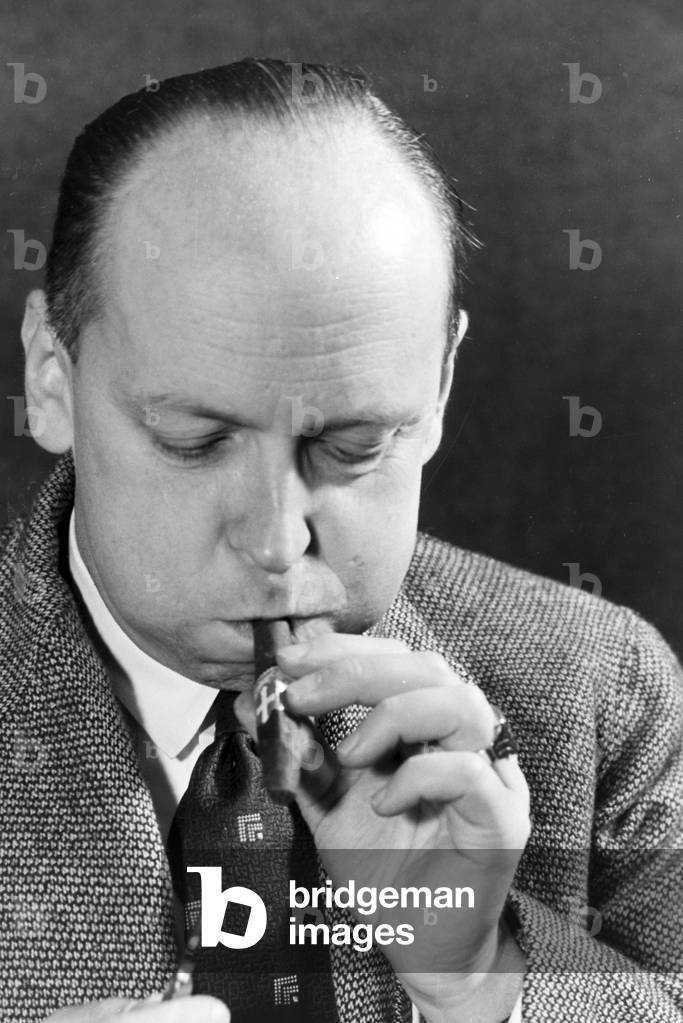 A man smoking a cigar for an advertising campaign, Germany 1930s (b/w photo)