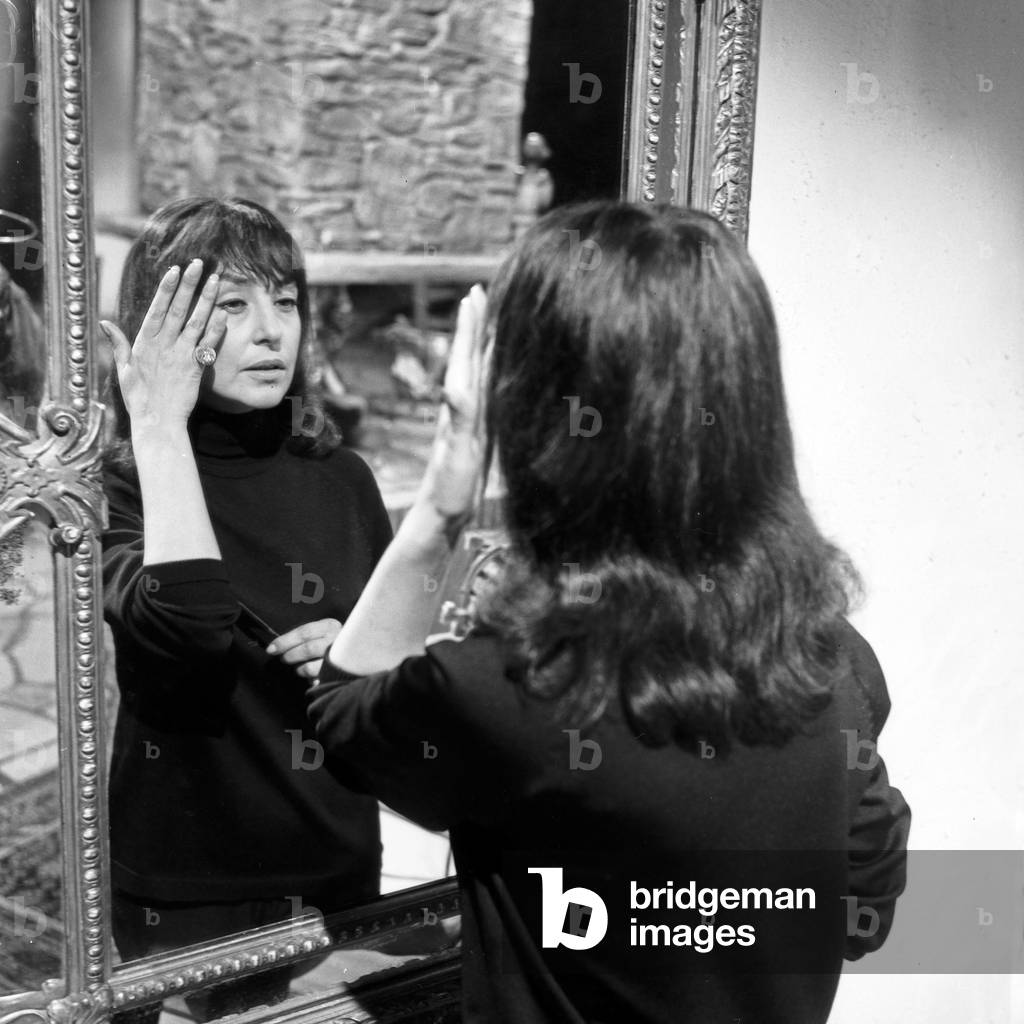 Jewish folk singer Belina at Hamburg, Germany 1960s