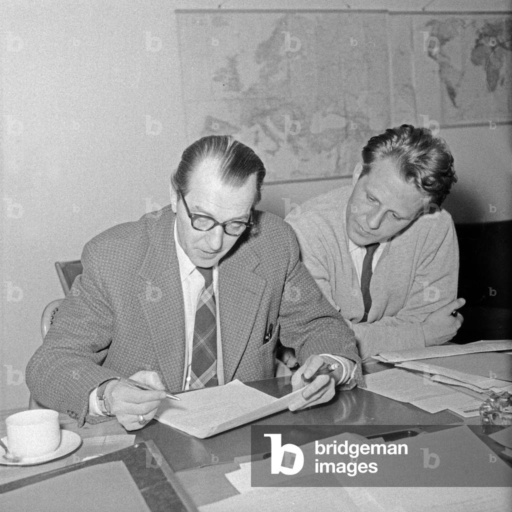 Workaday life at German TV and radio station NDR: editors in conference for TV productions, Germany 1950s