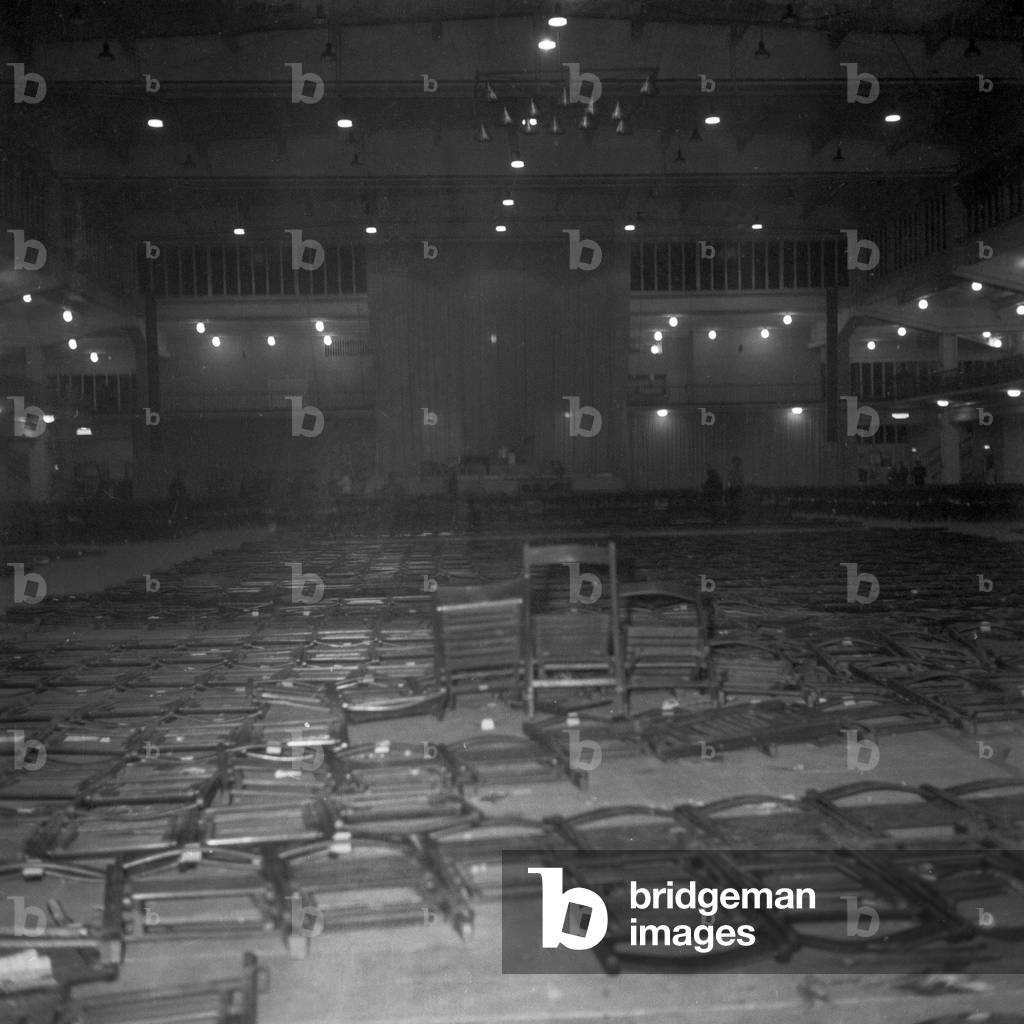 The auditorium has to be prepared for a live concert with legandary US-American jazz drummer Barrett Deems, Hamburg 1954
