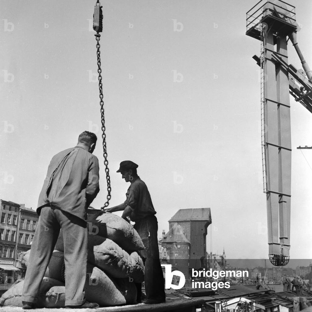 Workers at Danzig harbor, Germany 1930s (b/w photo)