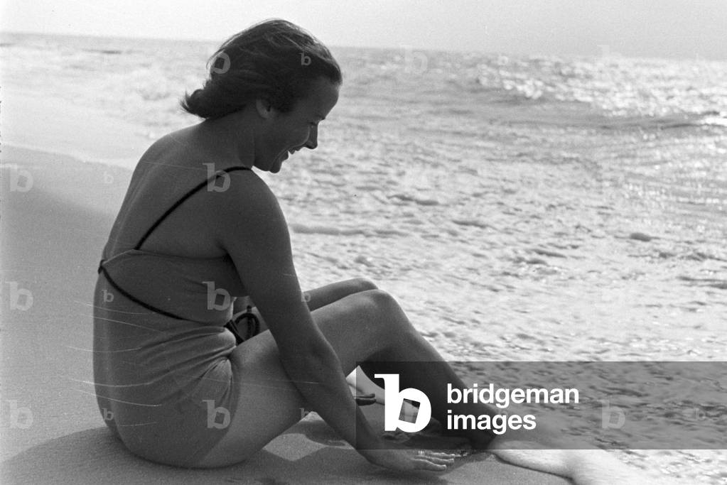 A woman playing at the beach, Germany 1930s (b/w photo)