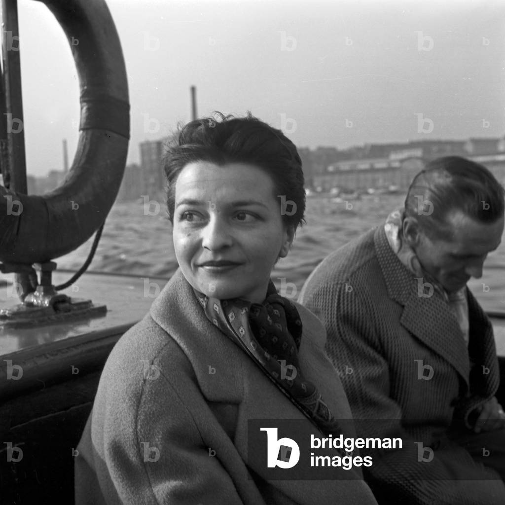 First German TV presenter Irene Koss doing a sightseeing trip at Hamburg harbor, Germany 1950s