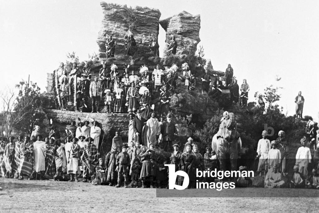 A human zoo exhibition of the German animal merchant and zoo director Carl Hagenbeck, Germany 1930s (b/w photo)