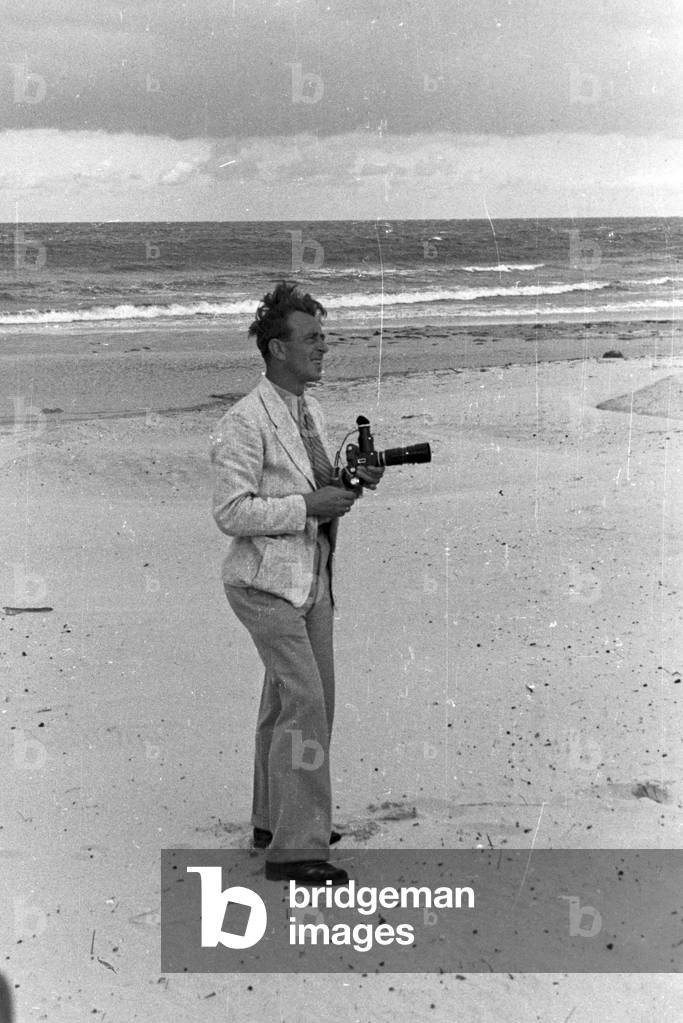 A family on vacation at the Baltic Sea, Deutsches Reich 1930s (b/w photo)