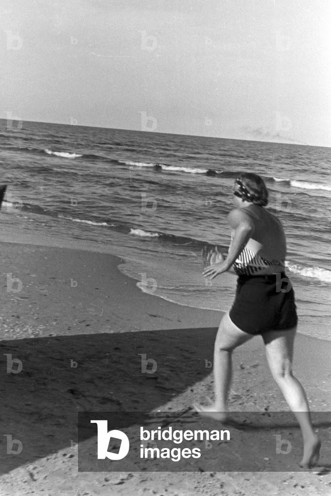 Vacation at the Baltic Sea, Germany 1930s (b/w photo)