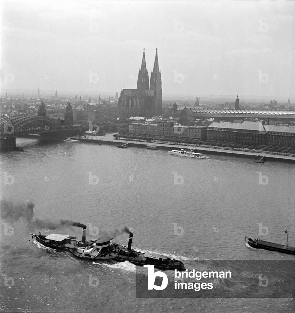 View from the fair tower over the city of Cologne with its cathedral and main station, 1930s (b/w photo)