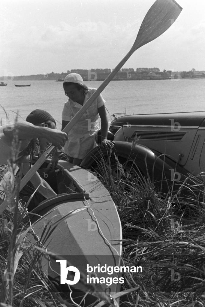 Vacation at the Baltic Sea, Germany 1930s (b/w photo)