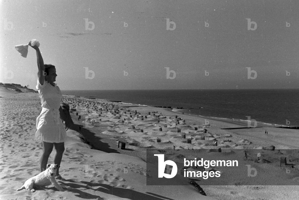 Vacation at the Baltic Sea, Germany 1930s (b/w photo)