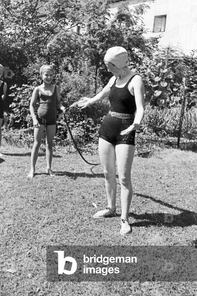 A family in their garden, Germany 1930s (b/w photo)