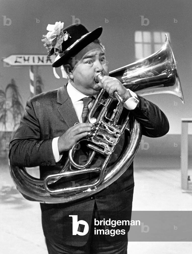 German actor and singer Kurt Grosskurth at a TV show, Germany 1960s