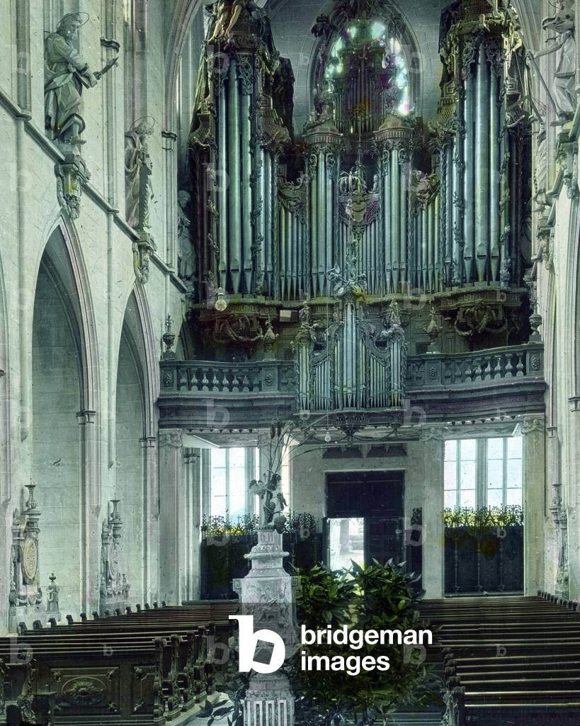 The organ at the minster of Salem