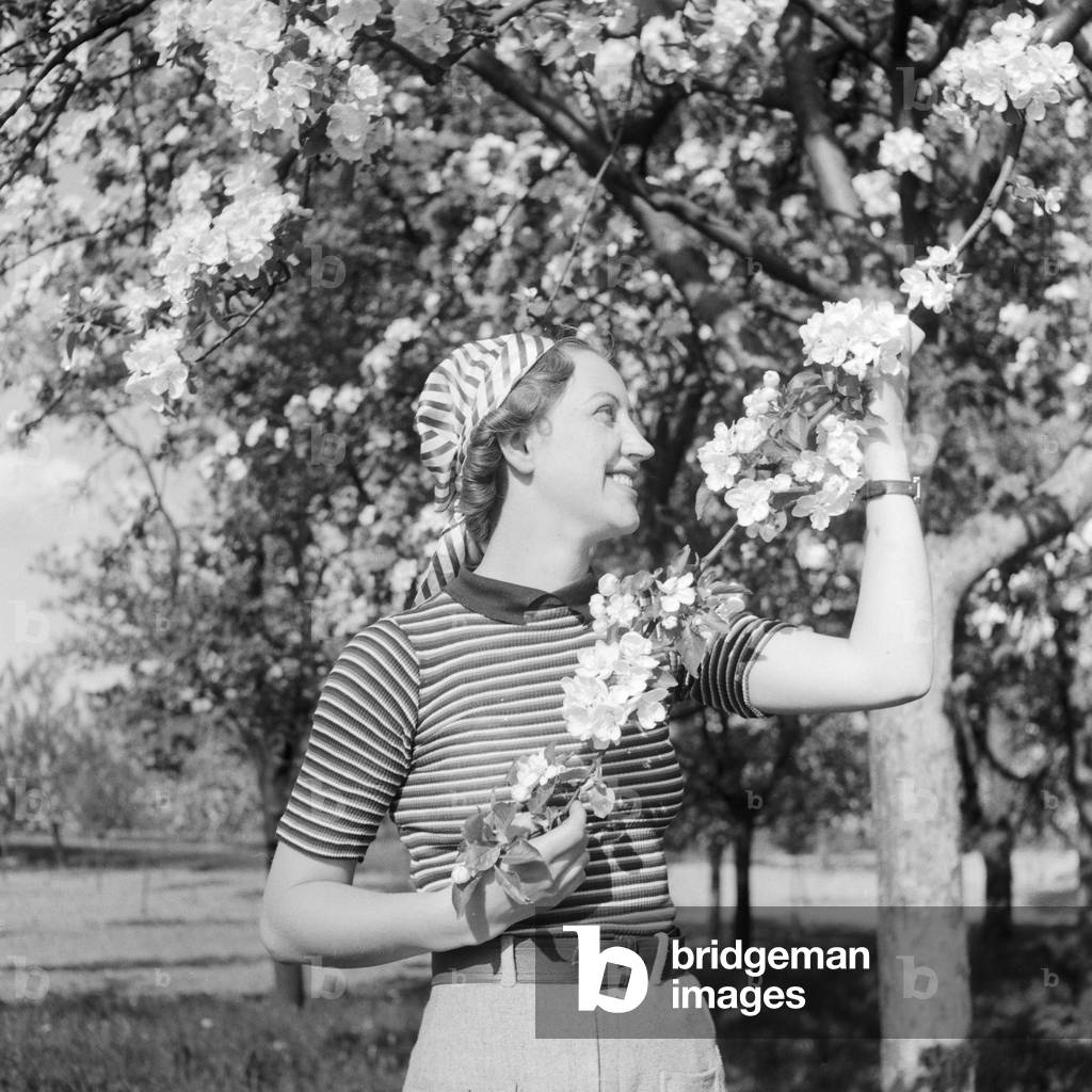 Young woman in springtime, Germany 1930s (b/w photo)