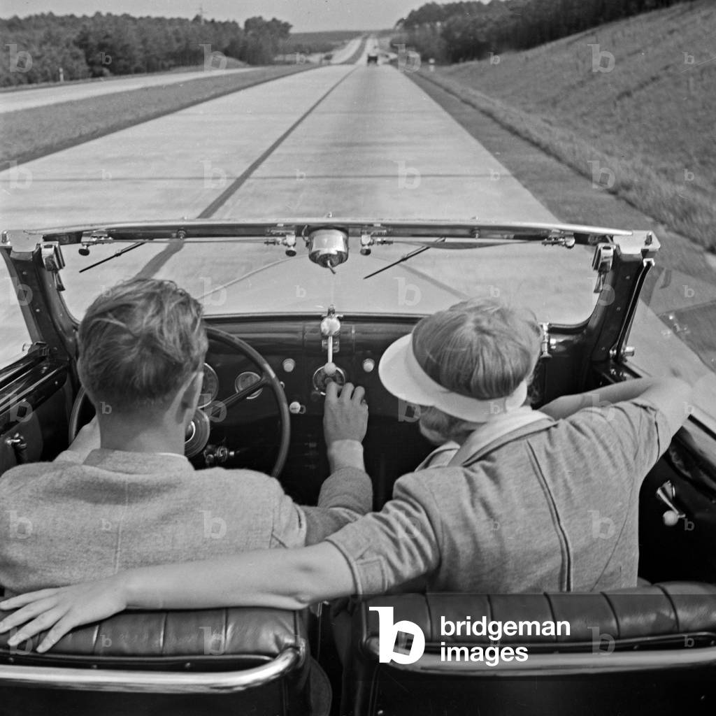 The Telefunken Auto Super car radio at a car dashboard, at the highway around Berlin, Germany 1930s (b/w photo)