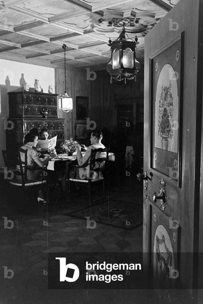 Relaxation in Hotel Wehrle in Triberg during a journey to the Black Forest, Germany 1930s (b/w photo)