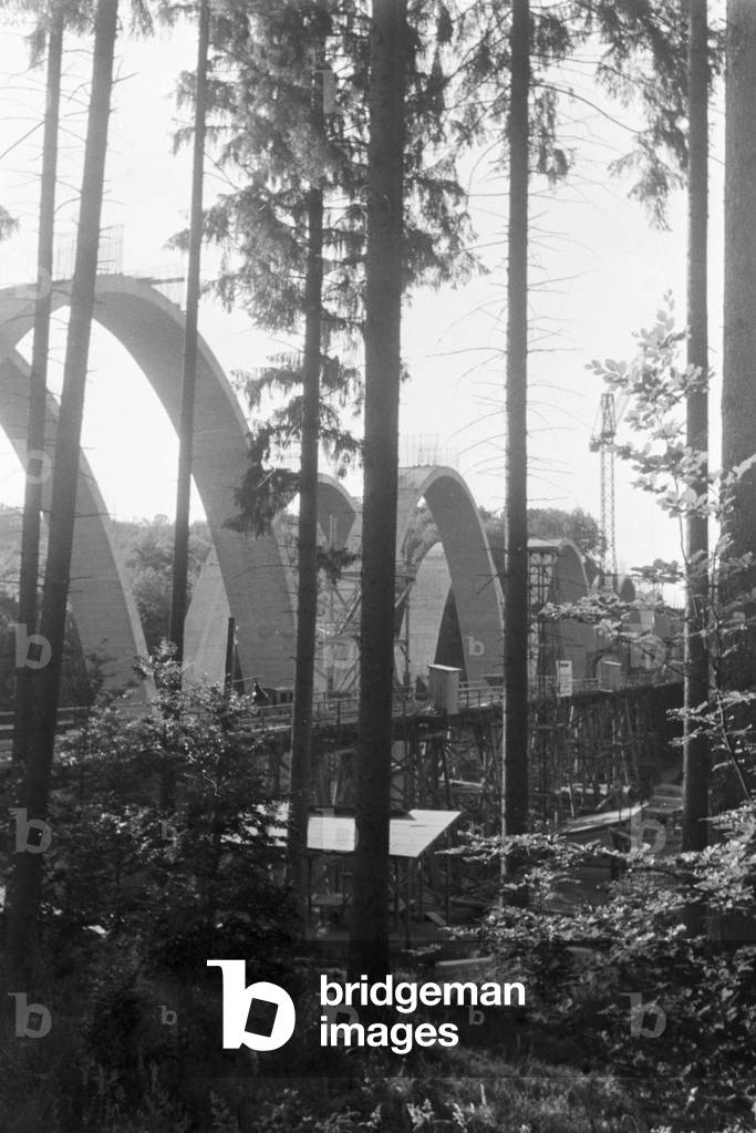 Construction of the motorway bridge near Stuttgart, Germany 1930s (b/w photo)