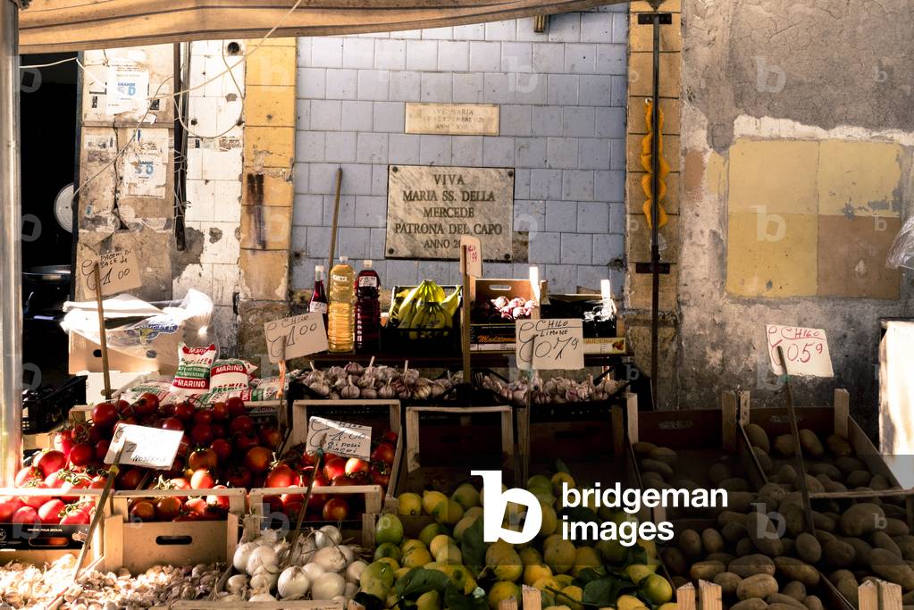 A greengrocer kiosk in the Capo market, Palermo, Sicily, Italy, December 2015 (photo)
