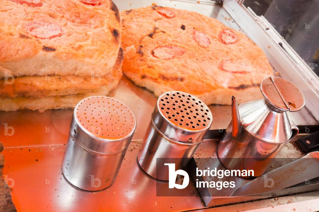 Sfincione at the Capo market in Palermo, Sicily, Italy, August 2014 (pho (photo)