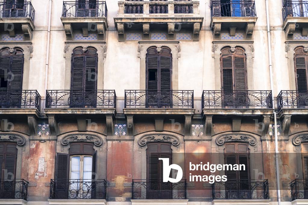 A building in via Roma, Palermo, Sicily, Italy, August 2014 (photo)