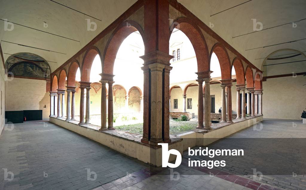 Small cloister of St. Peter, Reggio Emilia, Emilia-Romagna, Italy (photo)